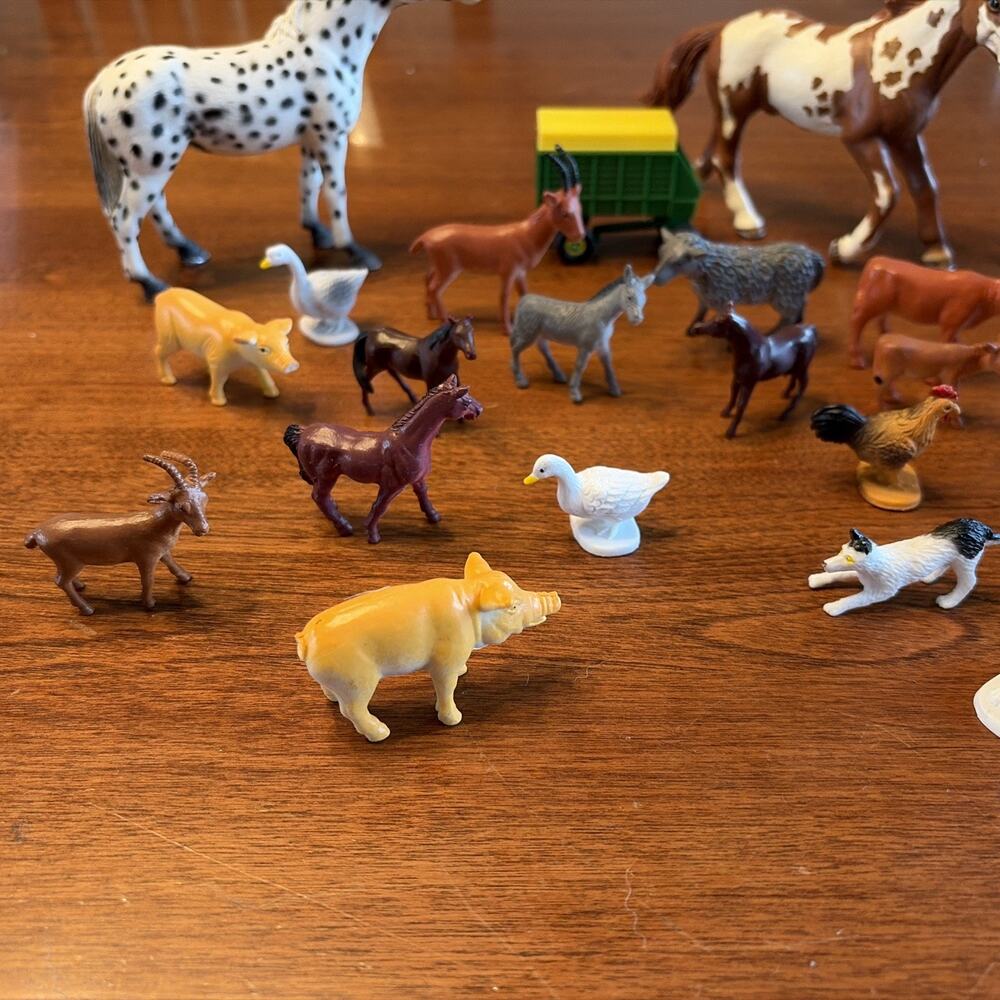 Farm Lot Schleich Horses, Cow ERTL Trailer, Farmers And Misc Small Animals - Picture 2 of 9